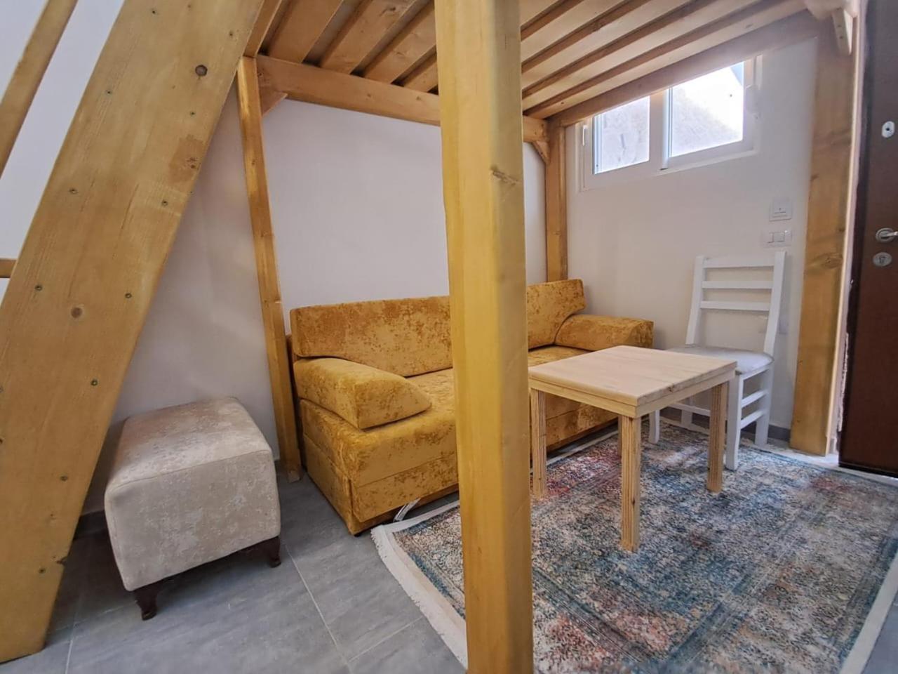 Esel Apartment *