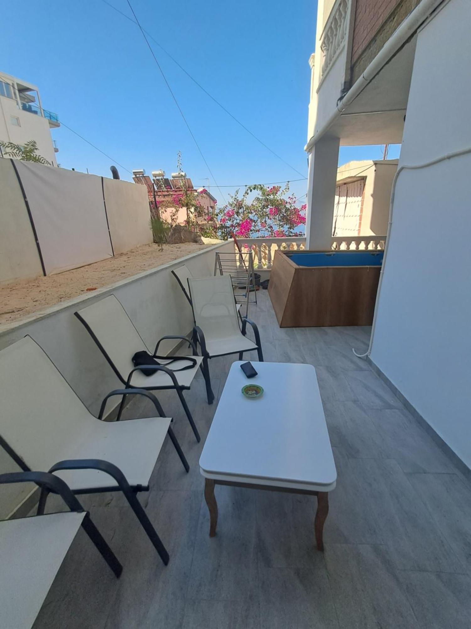 Esel Apartment *